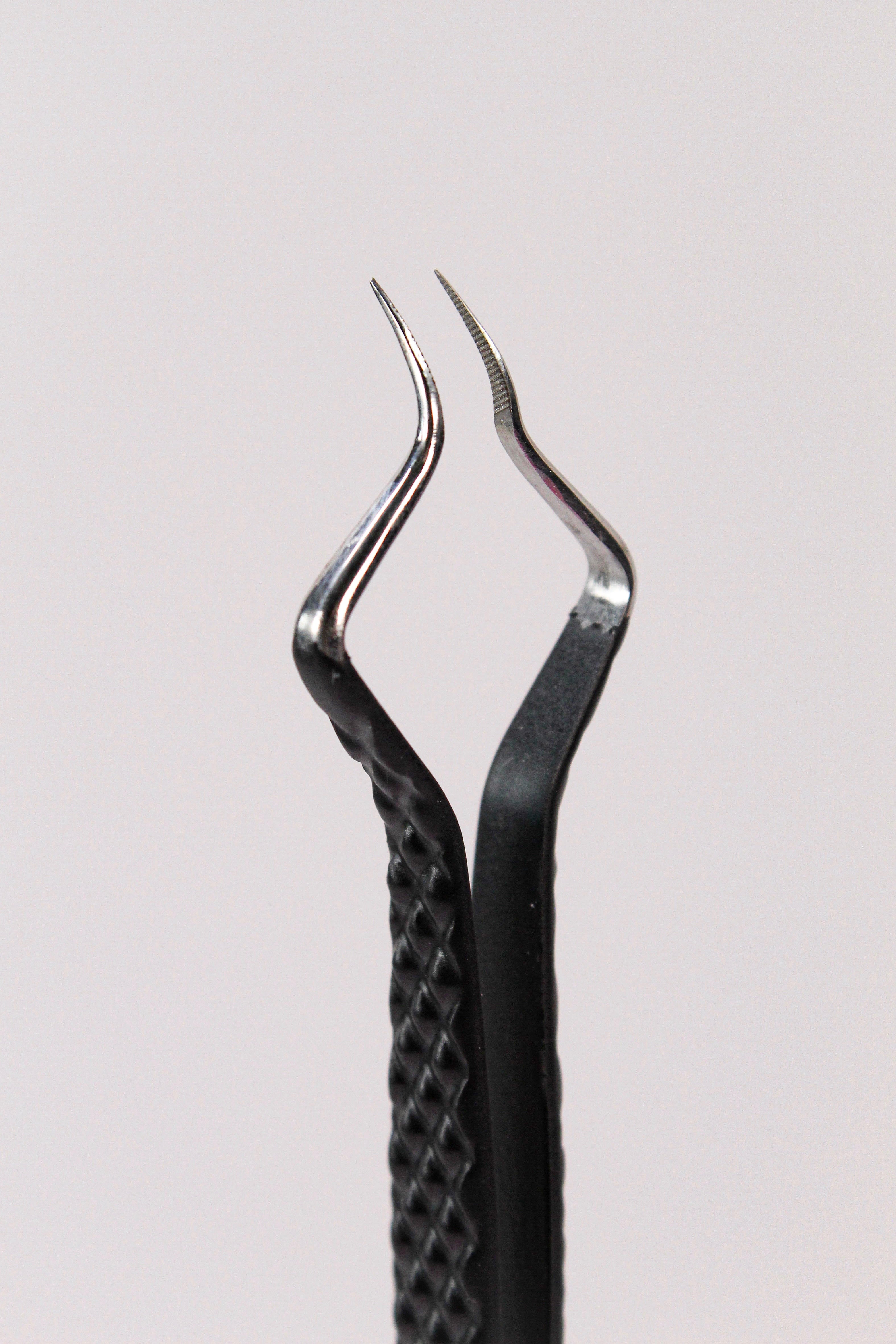 The Elizabeth Tweezer (Isolation Tweezer)